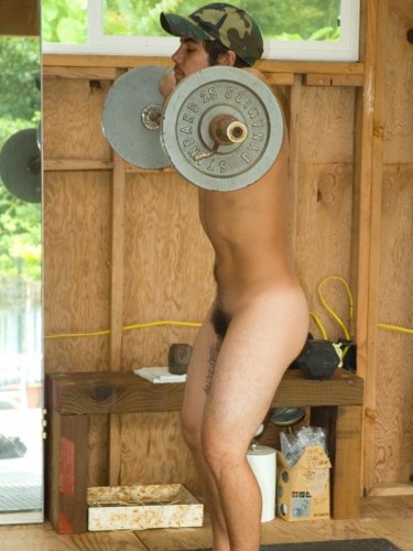 Un homme nu : 8 avril Un homme nu en plein effort