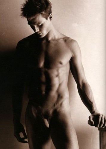 Un homme célèbre nu du 2 septembre 2010 : Josh Duhamel nu