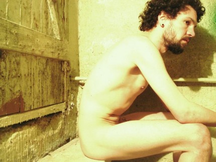 Un homme nu barbu: 20 février 2011