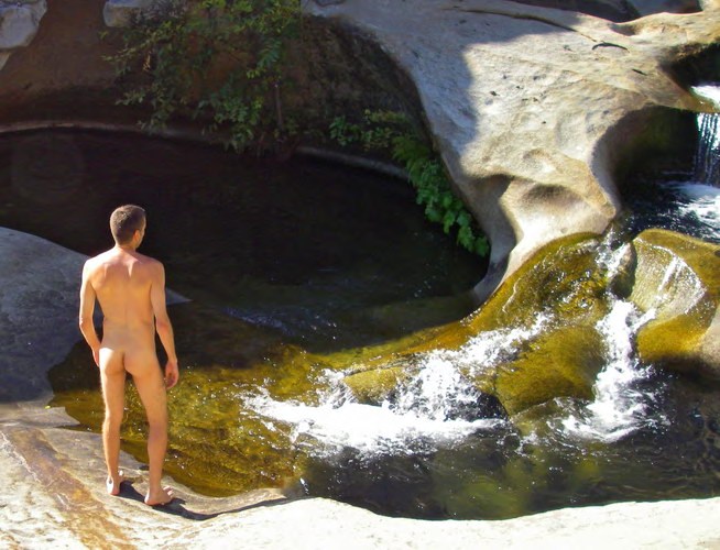 Homme nu de dos du 4 septembre 2010