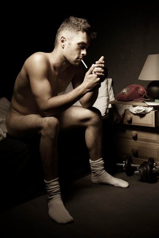Homme nu en chaussettes et cigarettes du 15 janvier 2011
