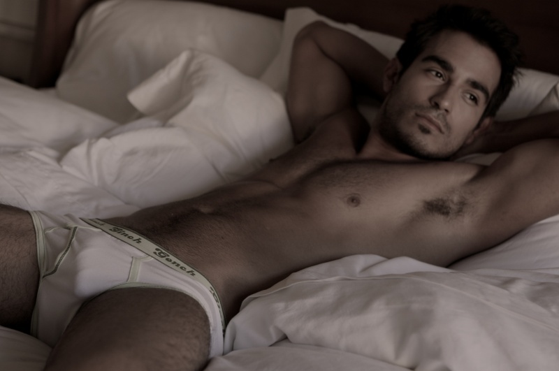 Homme nu sur son lit du 8 janvier 2011