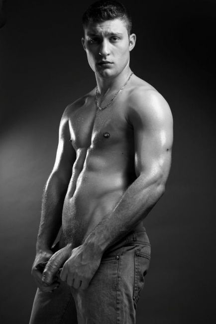 Homme nu musclé du 11 février 2011.